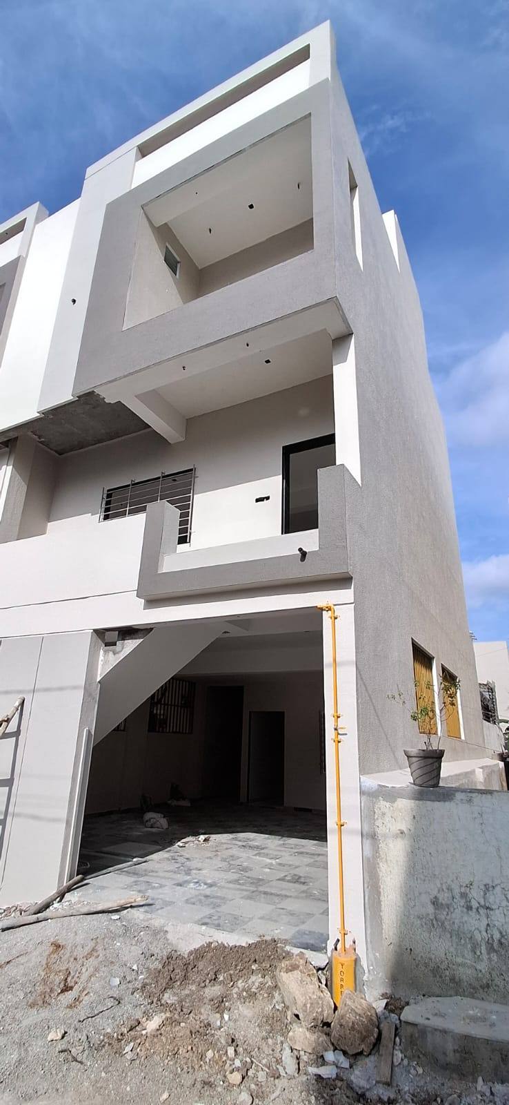 4BHK LUXURY TRIPLEX image 2