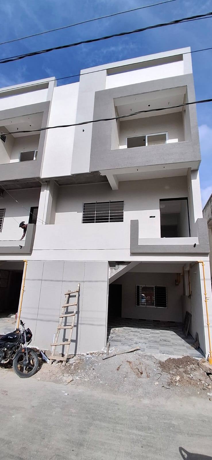 4BHK LUXURY TRIPLEX image 11