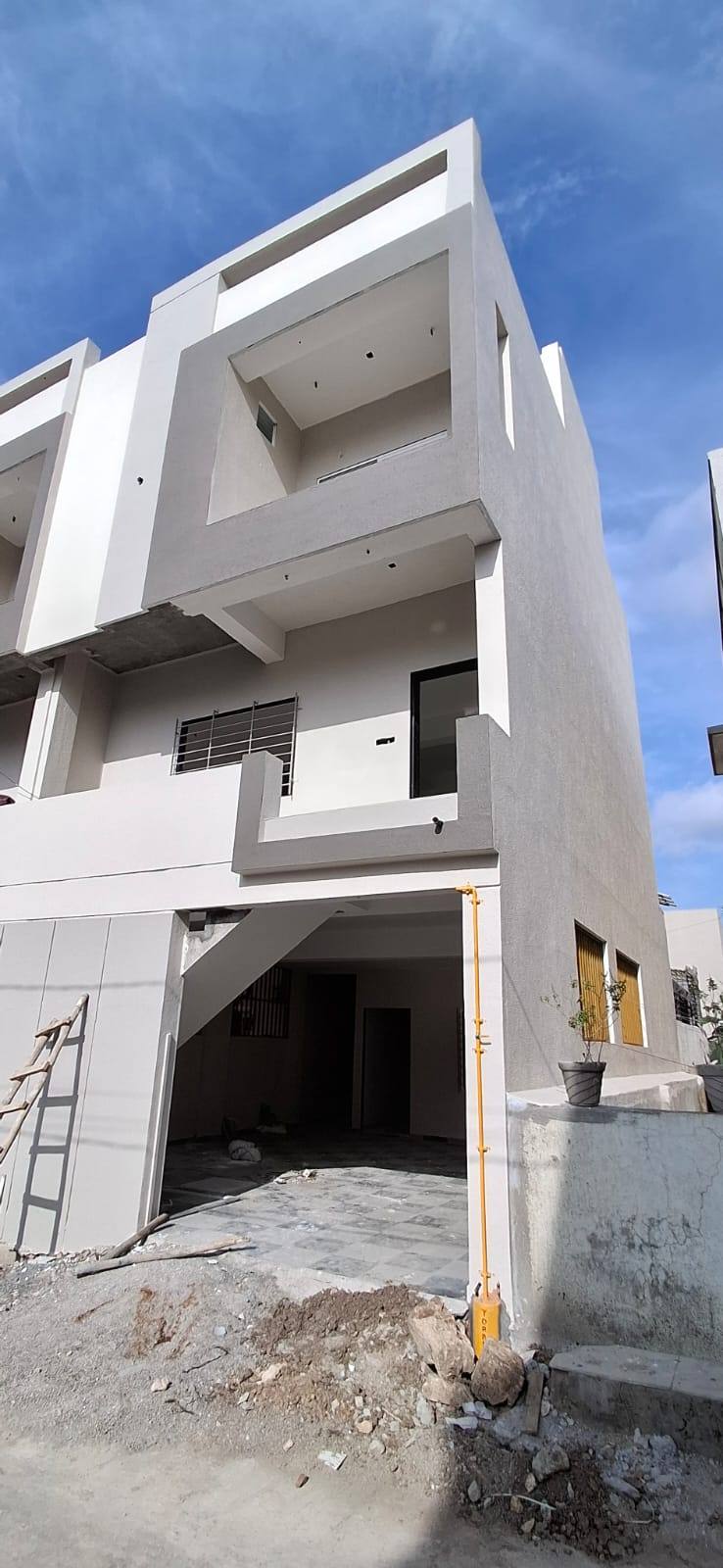 4BHK LUXURY TRIPLEX image 1