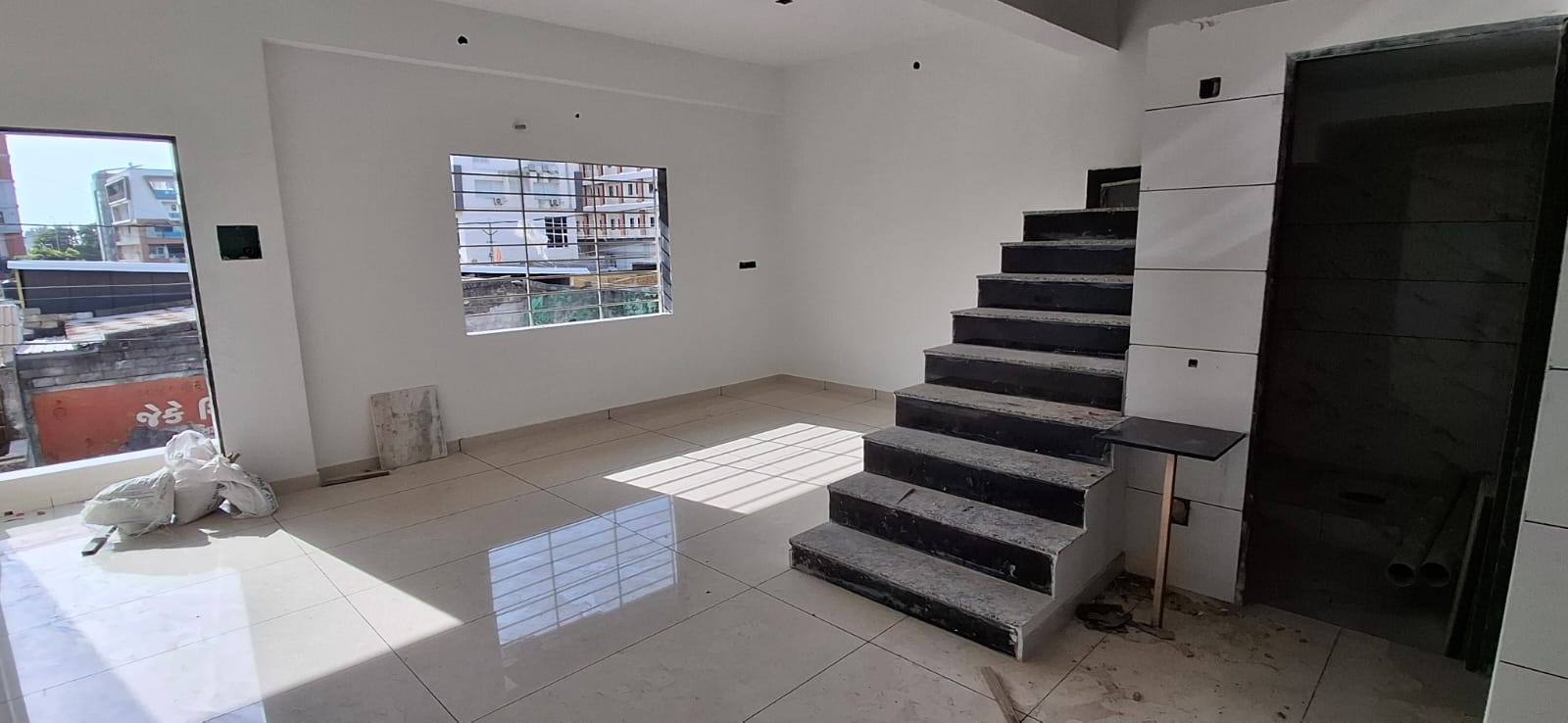 4BHK LUXURY TRIPLEX image 10
