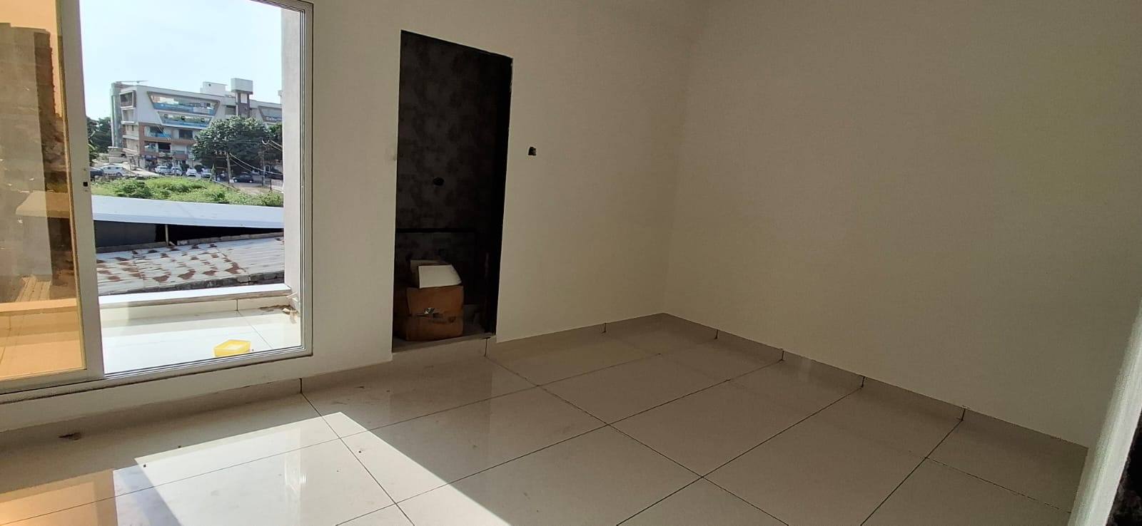 4BHK LUXURY TRIPLEX image 6