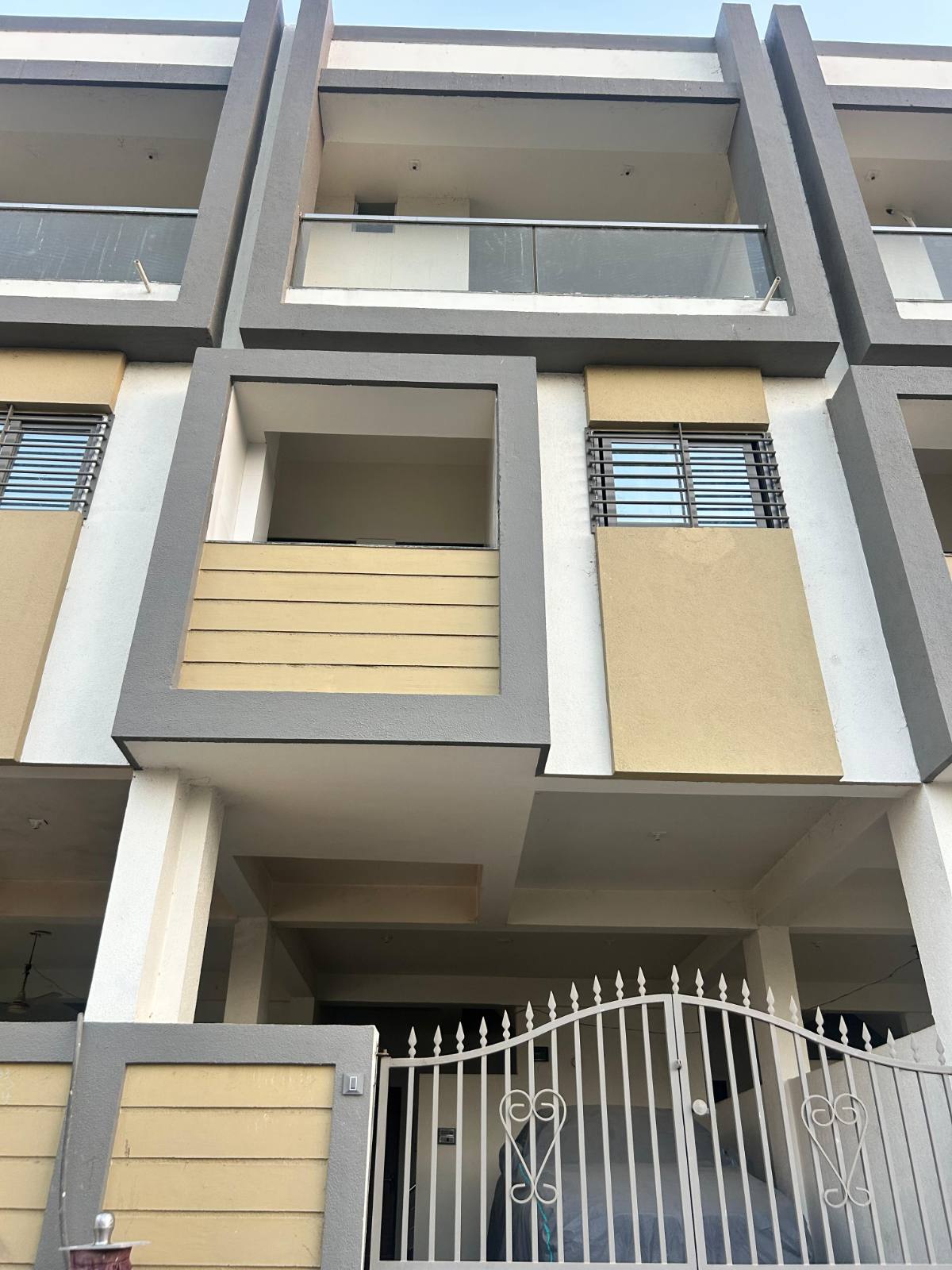 🏤 ચોબારી રોડ પર 3BHK લક્ઝરી બંગલો 🏩 image 1
